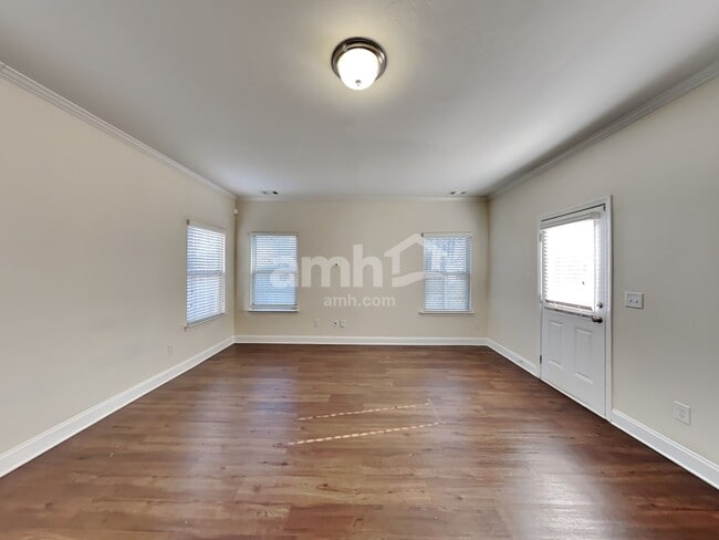 Photo - 2474 Beal St