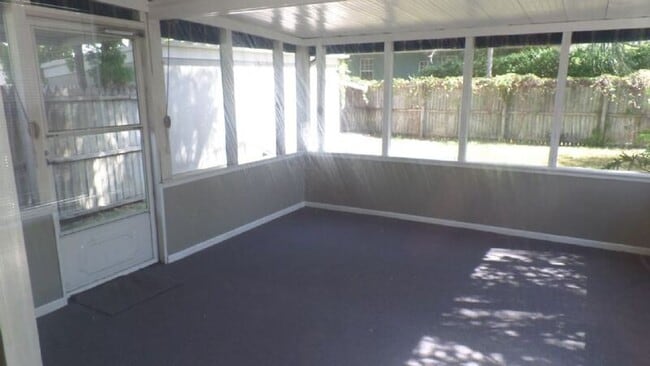 Photo - 2050-2033 33rd Ave N