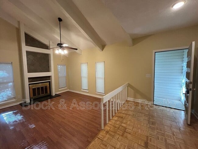 Photo - 906 Forestglen Dr