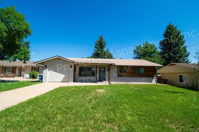 Building Photo - 2420 Poplar Dr