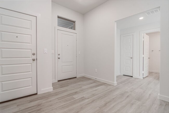 Photo - 2060 Acacia Ln