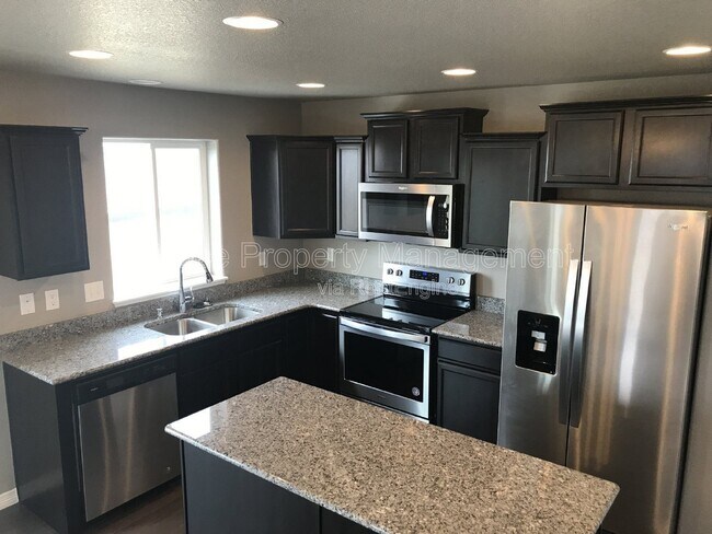 Photo - 2063 Tabor St