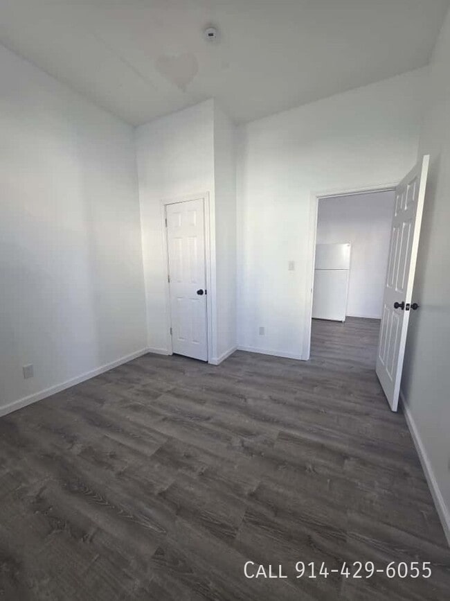 Building Photo - 135 Hawthorne Ave Unit 1A