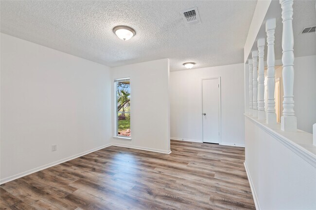2906 Heatherwood Dr