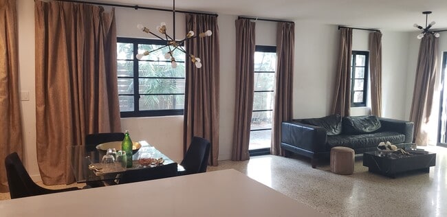 Building Photo - 1120 7th St Unit 1b