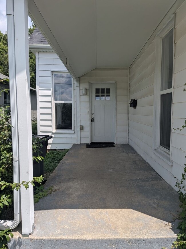 Building Photo - Move in Ready 4 Bed 2 Bath House