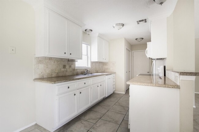 Building Photo - 6019 Spellman Rd