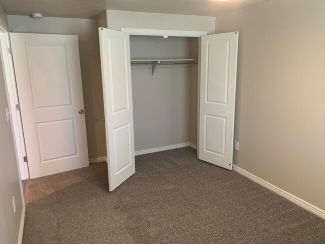Photo - 343 Flagstone Dr