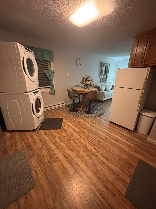 Photo - 311 Railroad St Unidad Apt. B
