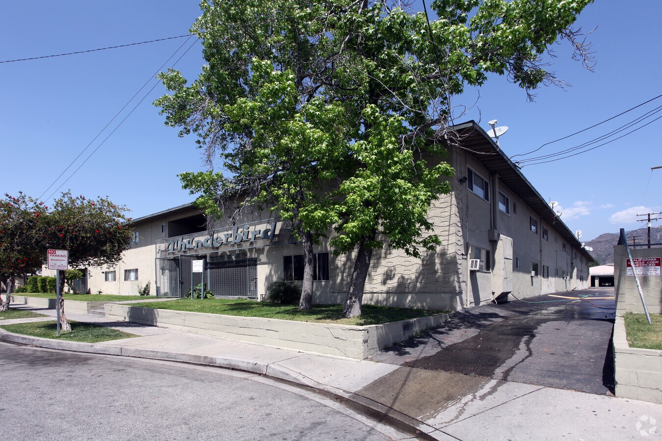 Photo - Thunderbird Apartments