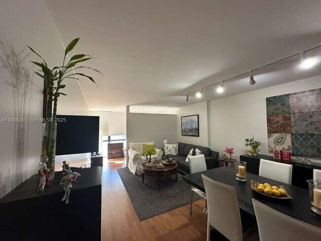 Photo - 1000 Parkview Dr Unit 627