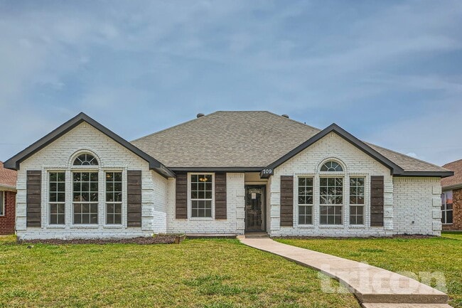 Photo - 709 Flagstone Way