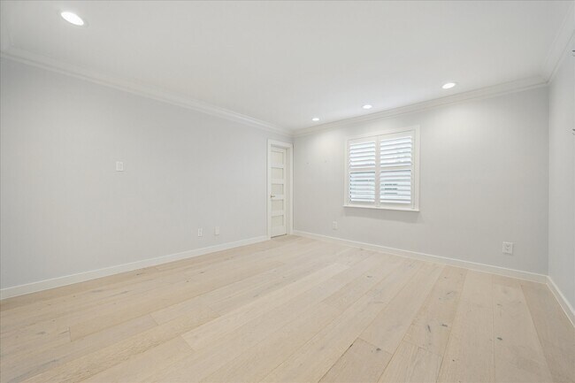 Building Photo - 1201 McDuffie St Unit 130