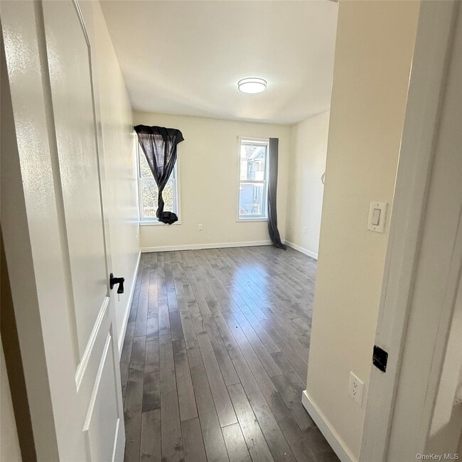 Photo - 76-19 85th Dr