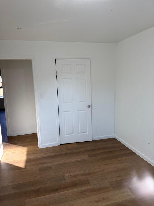 Photo - 1665 Elaine Rd