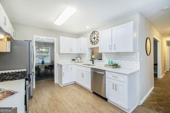 Photo - 140 Crabtree Dr