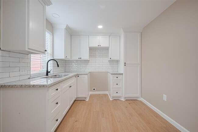 Photo - 2516 Craigmont St