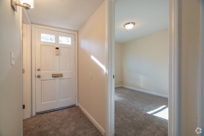 Nido - Entrada - Eagles Eyrie Apartments