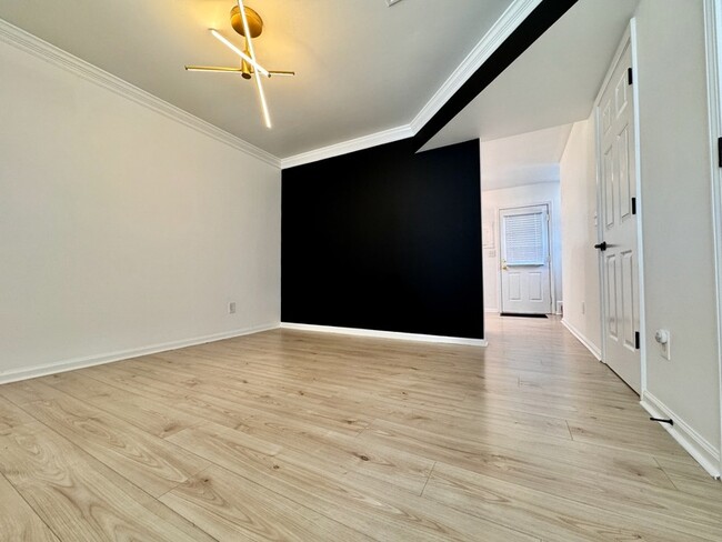 Photo - 201 Fairmont Ct