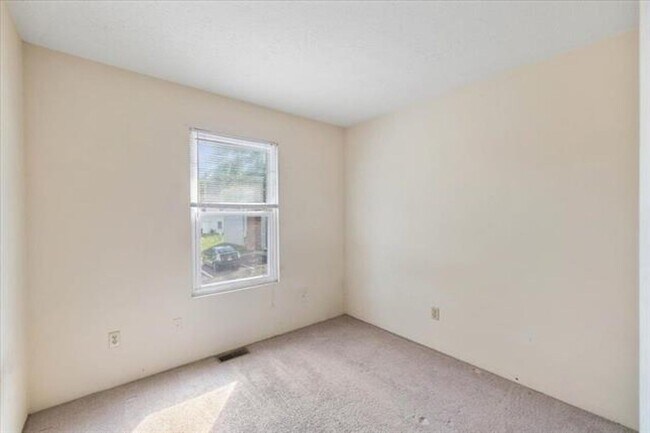 Photo - 4 Bed/2.5 Bath Townhome Near VT
