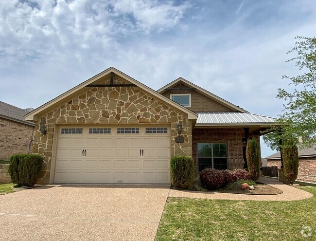 Building Photo - 4 bedroom Single Family Home