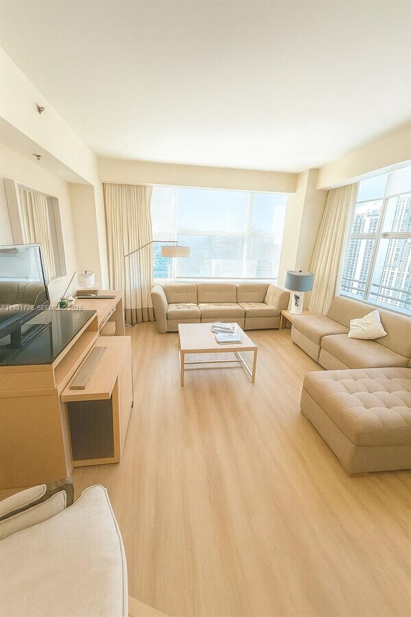 Photo - 1395 Brickell Ave Unit 2701