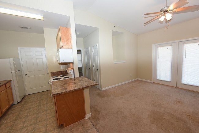 2BD Kitchen/LR - Dominion