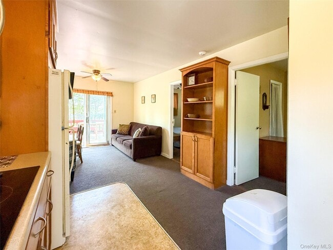 Photo - 8515 Soundview Ave