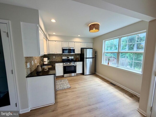 Photo - 1422 Oxford Cir
