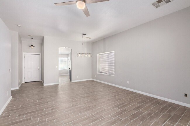 Photo - 10012 W Wood St