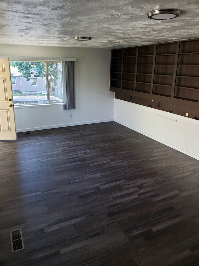 Photo - First month rent free -Spacious Duplex - 8...