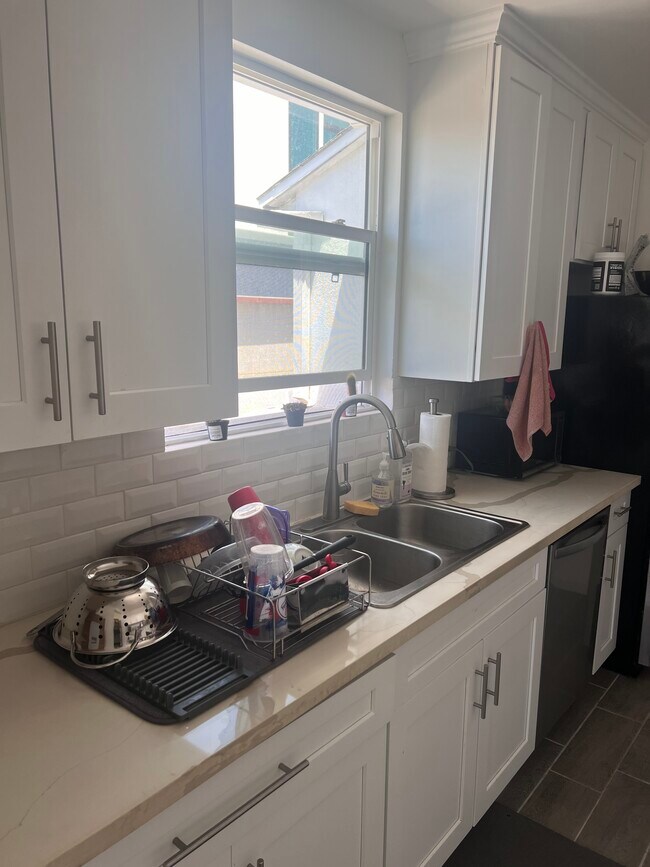 Photo - 2944 Kelton Ave