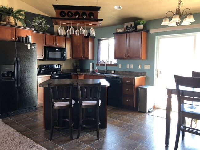 Photo - 2017 Mary Beth Ave