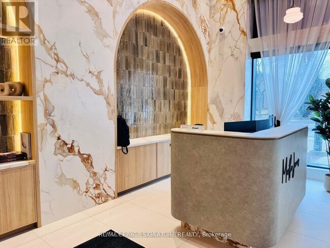 Photo - 2088 James St Unit 911