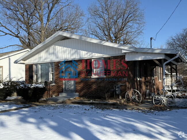 Building Photo - Three Bedroom House | Carport