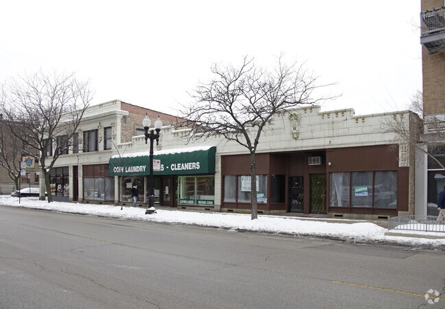 Photo - 3900 N Sheridan Rd