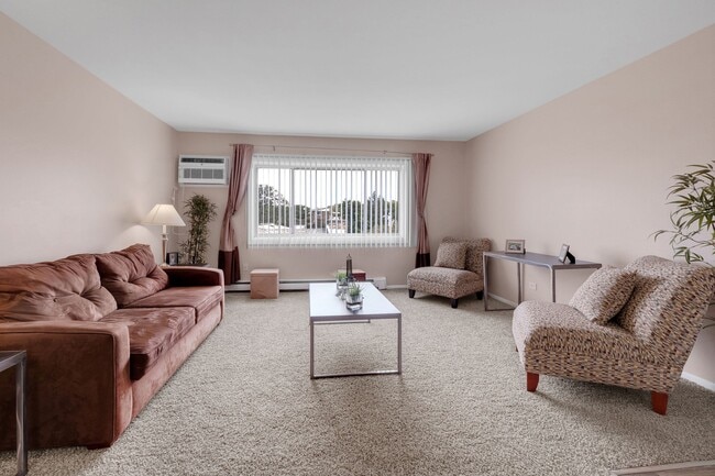 Photo - St. Charles Square