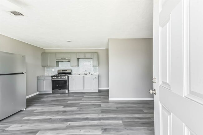 Building Photo - 14249 Brownsville St Rental