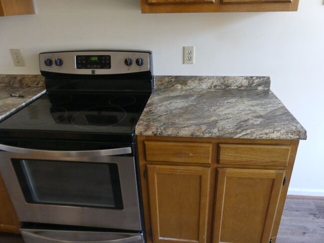 Photo - Three bedroom Town house with garage with ...