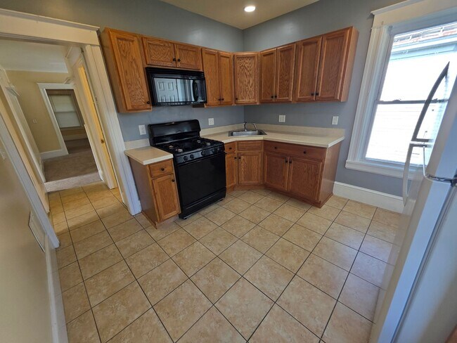 35 Manitou Ave Unit 2 (Upstairs)