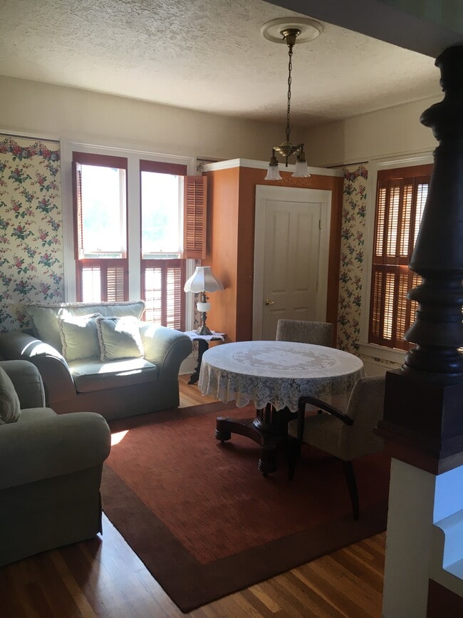 1393 Franklin Ave Unidad A