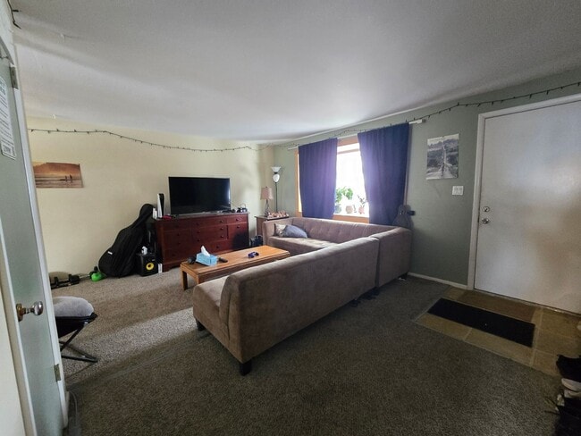 Photo - Preleasing Spacious 5-Bedroom Home with Finished Basement, Large Backyard & Attached Garage