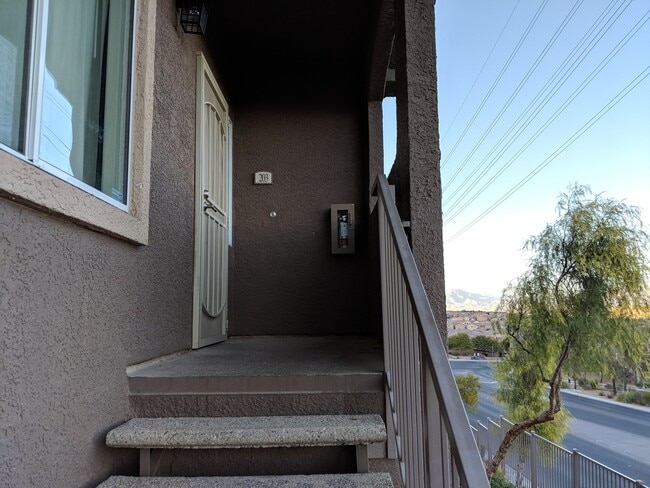 Photo - 3504 Desert Cliff St