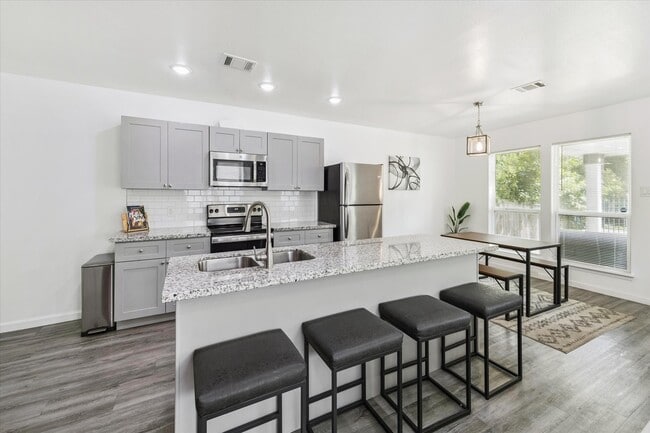 Photo - 2631 Stevens St