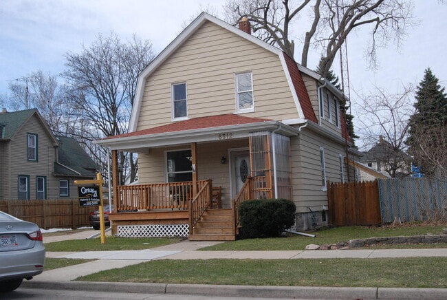 Building Photo - 6512 23rd Ave Unit Lower