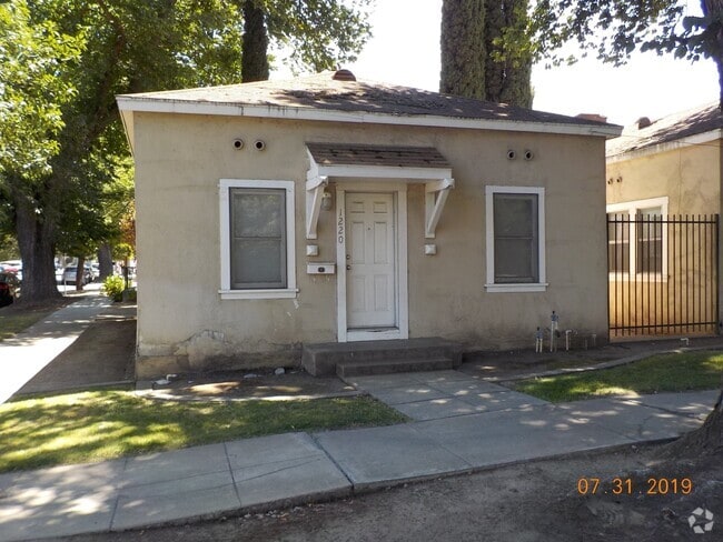 Building Photo - 1220 G St Unit 1 Rental