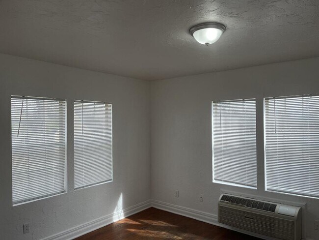 Photo - 1800 Exchange Ave Unit 1/2