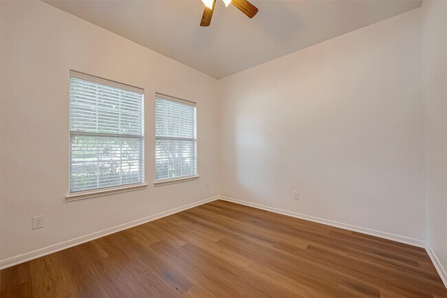 Photo - 502 Stream Mill Ln