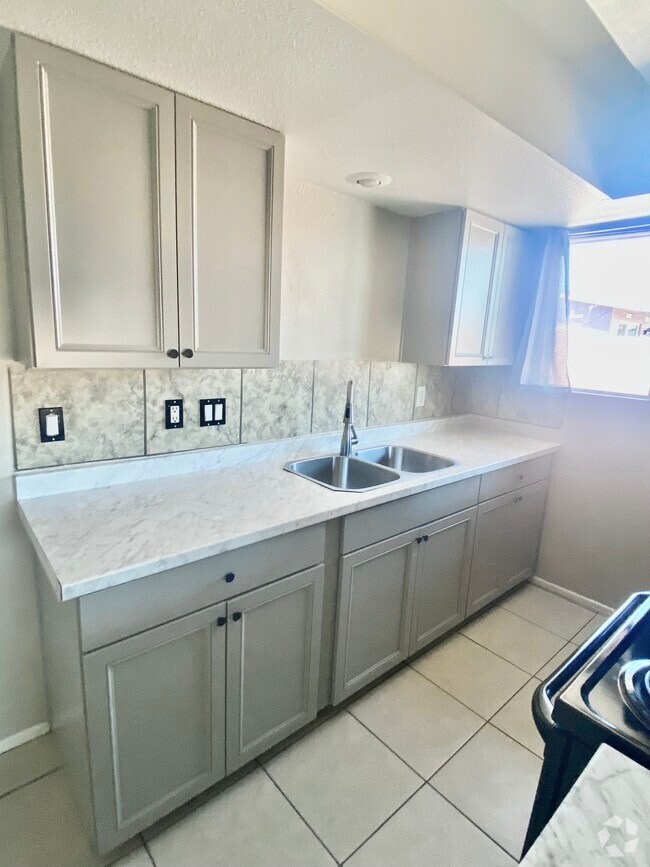 Building Photo - 1062 N July Cir Unit 1062 Rental