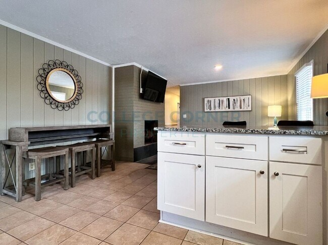 Photo - 830 Delmonte Dr NW Unit 830 Delmonte Listing - A